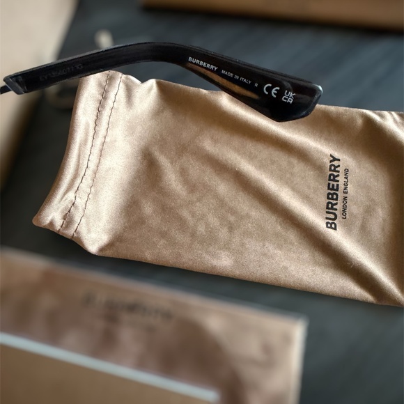 Burberry Dark Grey Sunglasses NEW - Picture 3 of 5